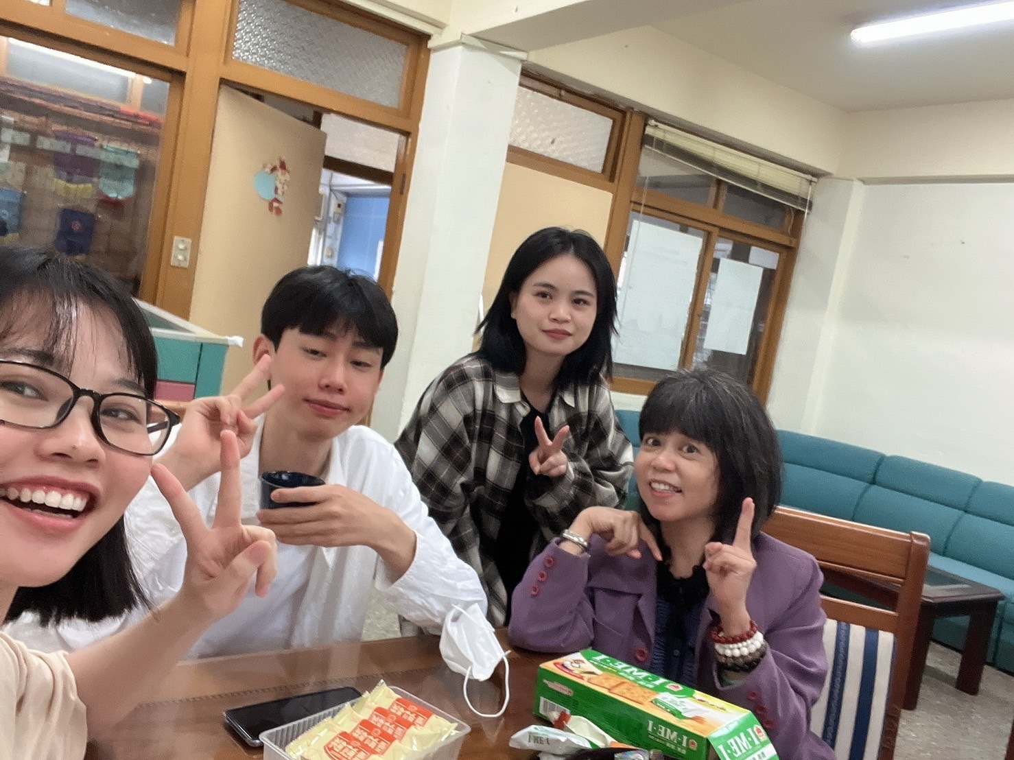 韓國國民大學交換生朴鍾恩在台灣交到好多外籍朋友和一群台灣朋友圖片