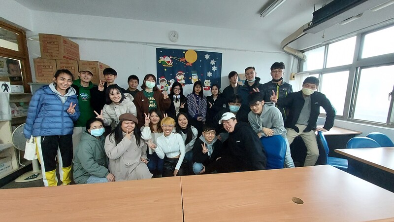 朴鍾恩 和 外籍同學和台灣同學
